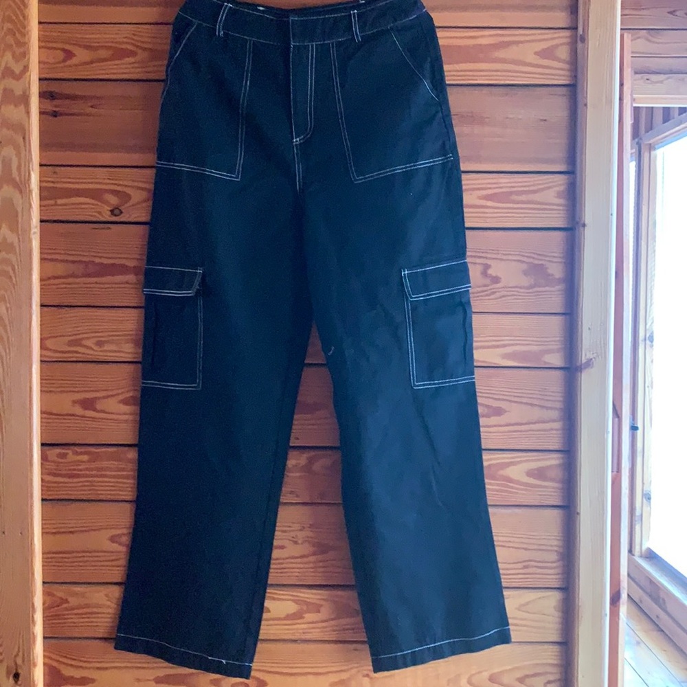 Black wide-leg cargo pants